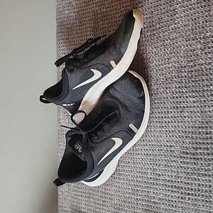 Black Nike Flex Experience 8